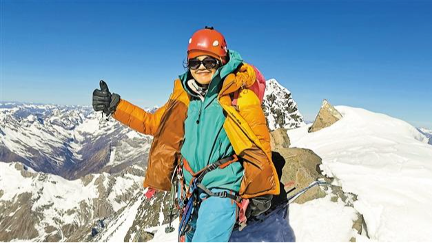 深圳“高山玫瑰”杨丹第六次出征慕士塔格峰