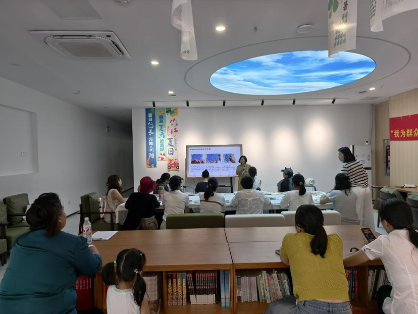 南园街道南园社区开展宋锦团扇非遗手作沙龙活动