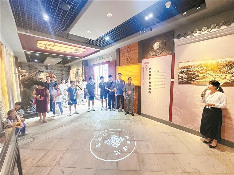 凤凰人大代表社区联络站组织儿童议事会活动