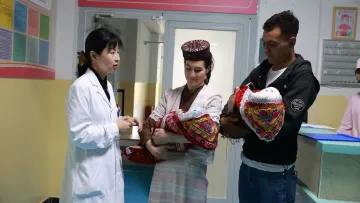 深喀同心谱新曲｜巴哈提古丽母子回院复诊，讲述——帕米尔高原上的生死时速