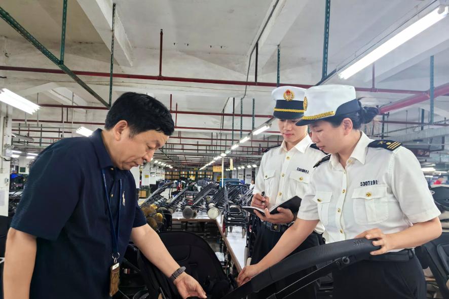 海关点对点指导，助退运“婴儿车”顺利“回家”