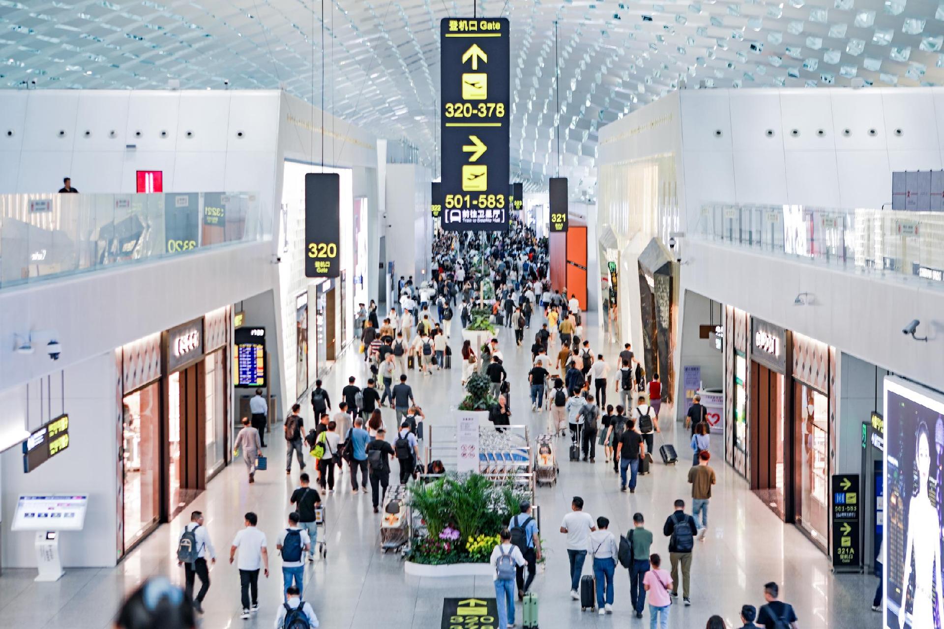 新高！深圳机场上半年旅客量超3200万人次，货邮吞吐量同比增长14.1%