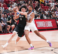 （体育）（8）篮球——NBA夏季联赛：杨瀚森首秀 开拓者胜勇士