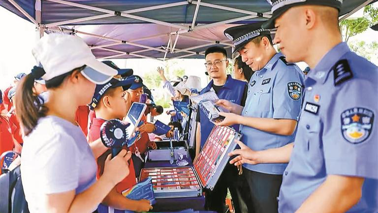 宝安：形式多样 让禁毒宣传走“新”更走“心”