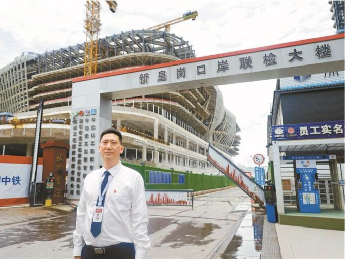 我的深圳故事·城市英雄｜ “老口岸人”叶雄：以口岸为窗，窥见深圳的过去、现在与未来