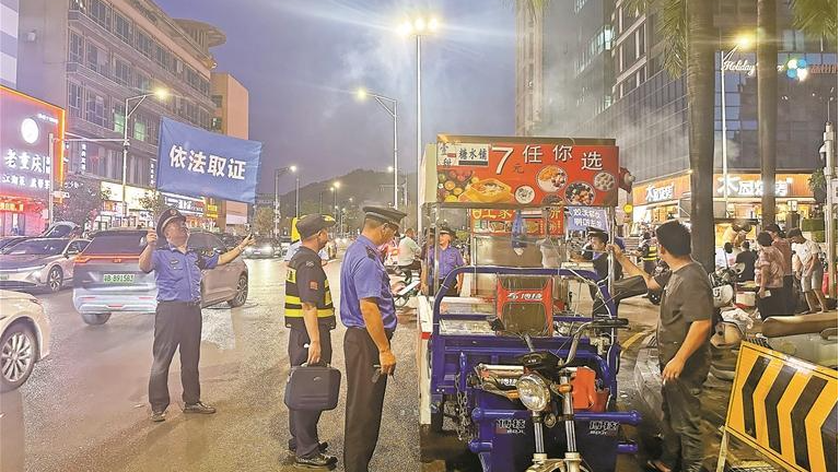 福永街道持续开展乱摆卖专项整治行动 营造整洁有序生活环境