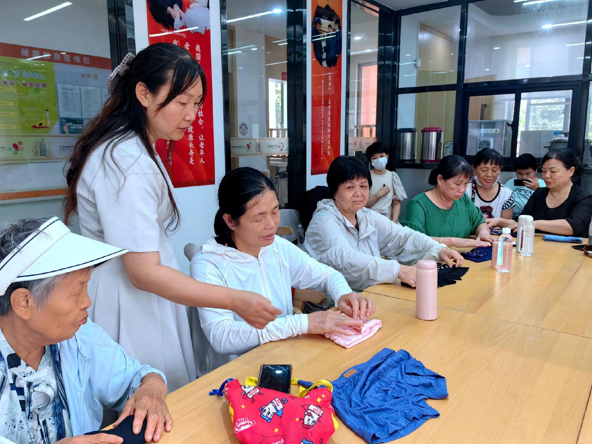 能人传授实用技巧，马峦街道坪环社区家庭收纳公益课堂开课