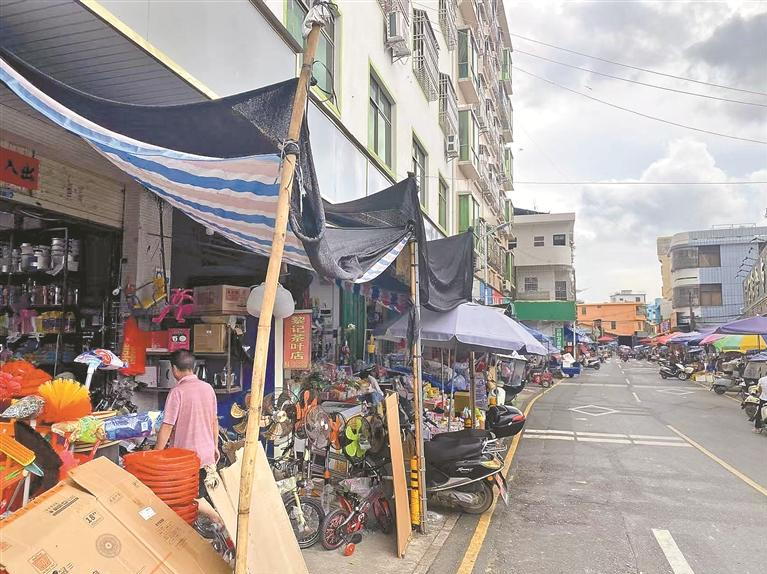 深汕30多家店铺招牌被拆，9个多月无人来装！店主：投诉无门