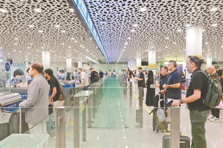 阿联酋航空首次在深圳机场开通国际航线