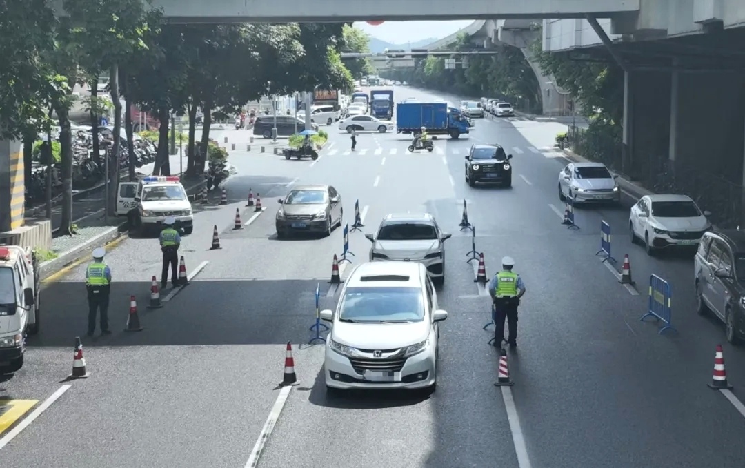 深圳交警“夏季行动”进行中 守法出行才能不被罚