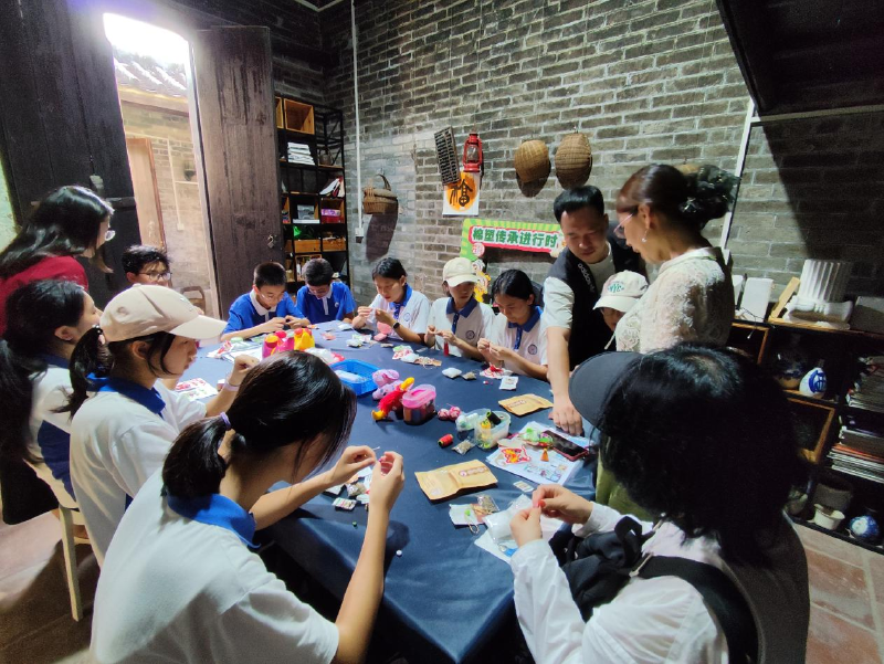 深大附中近百名学生走进福永凤凰古村感受非遗艺术的魅力