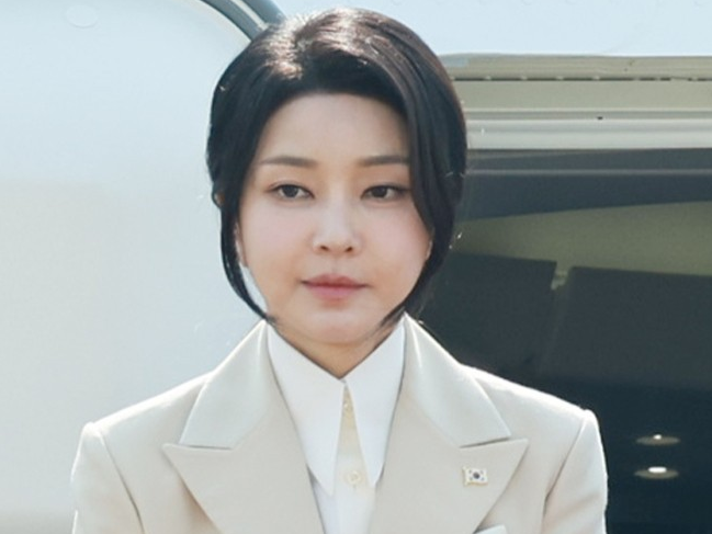 韩国高校宣布尹锡悦夫人金建希博士学位无效