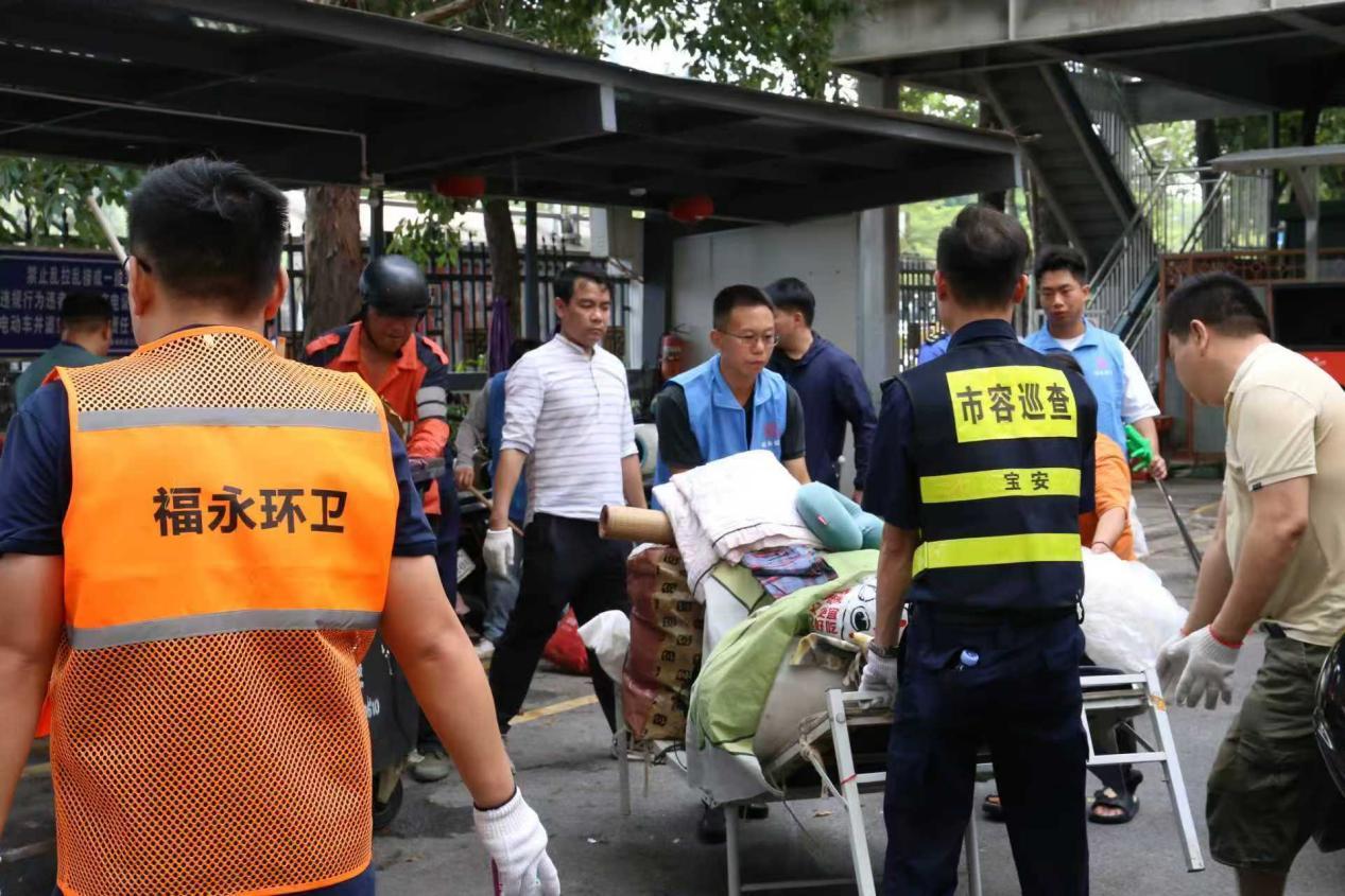 福永街道开展社区“周末环境秩序综合整治日”行动