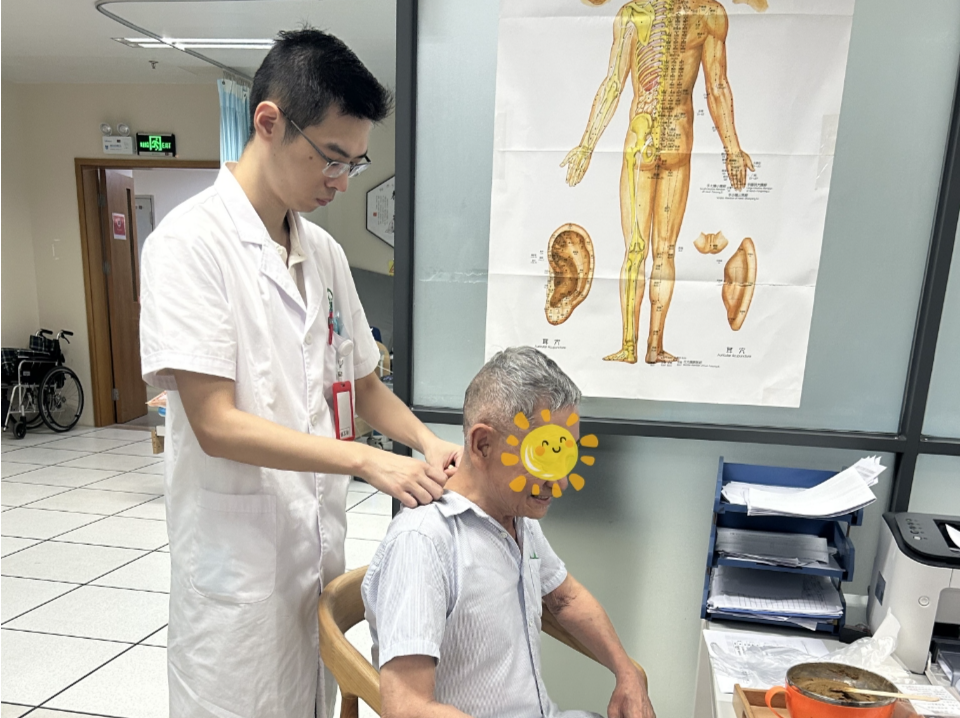 三伏贴灸为长者守护安康，特色中医服务受欢迎