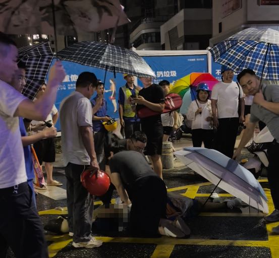 “她醒了，我们才安心！”雨夜街头，宝安医护夫妻跪地16分钟抢救生命