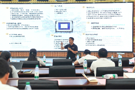 以网络安全护航企业高质量发展，中山“网络安全公益行”现场解题