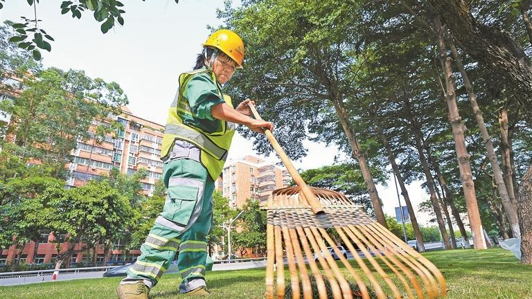 视野 | 烈日下的城市英雄