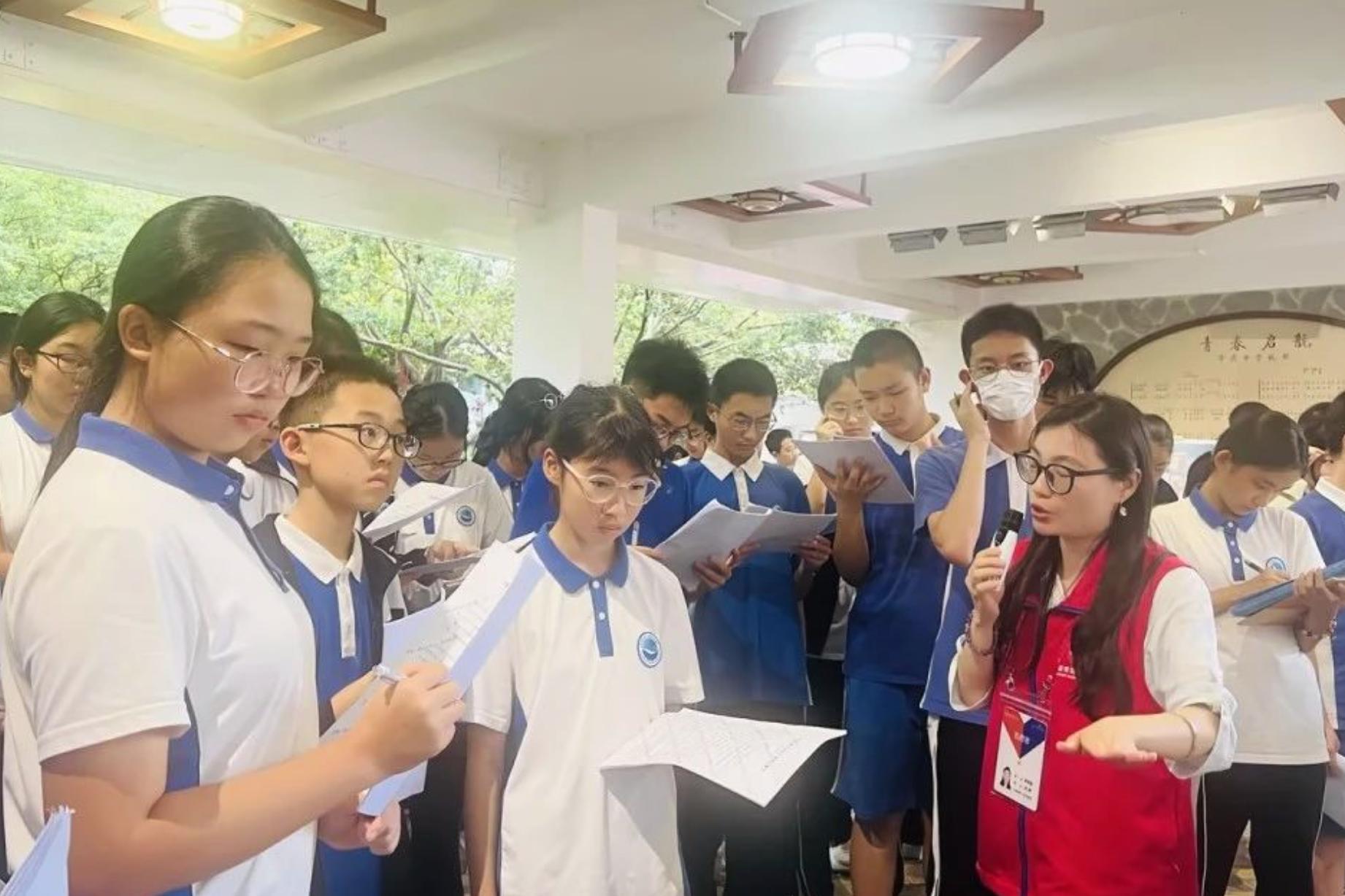 “深圳改革开放史”主题展走进学府中学