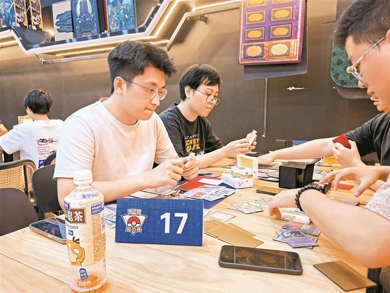 小卡牌藏百亿大生意，宝可梦集换式卡牌游戏城市赛（深圳站）落幕