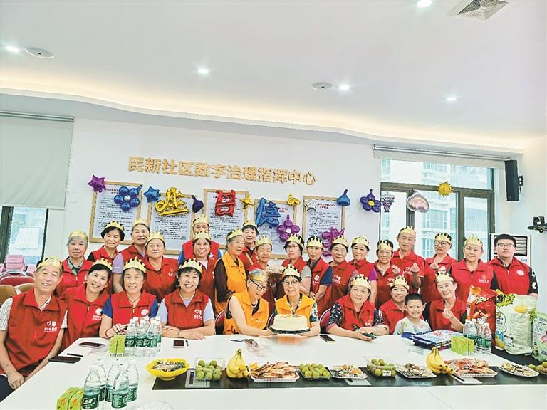 民新社区举办志愿者集体生日会