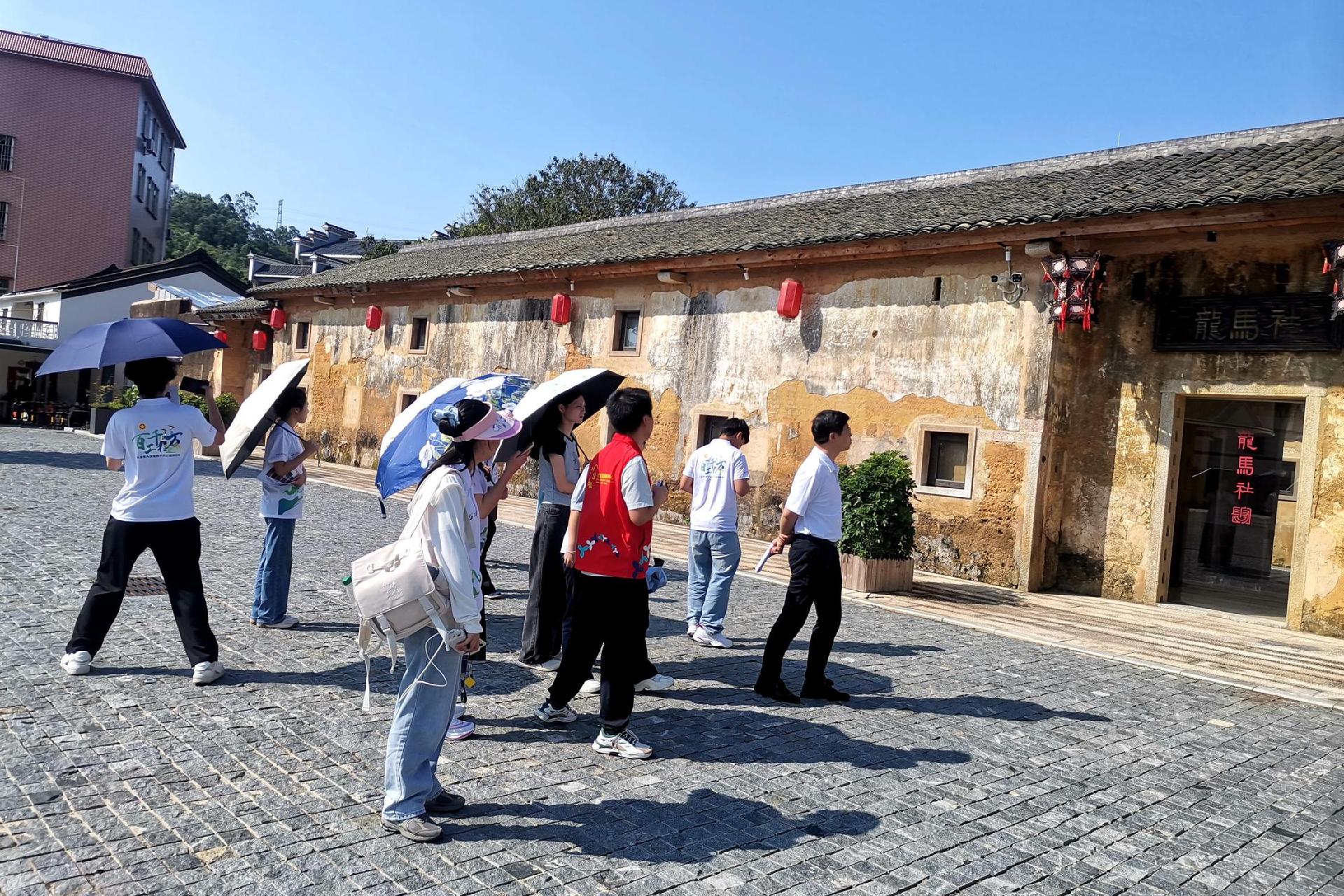 戏剧谷里迎“佳客”，马峦街道江岭社区与高校共绘戏剧谷新图景