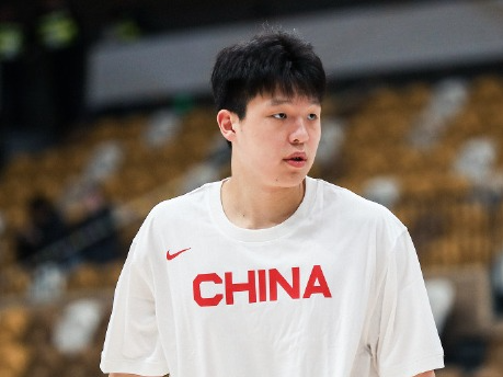 杨瀚森确认归队中国男篮