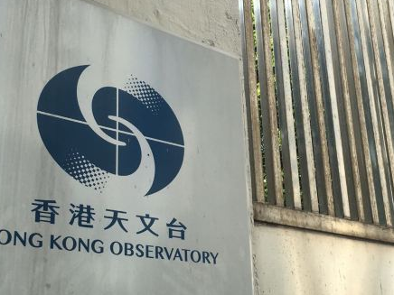 香港挂出黑色暴雨警告信号，所有下午校29日下午停课 