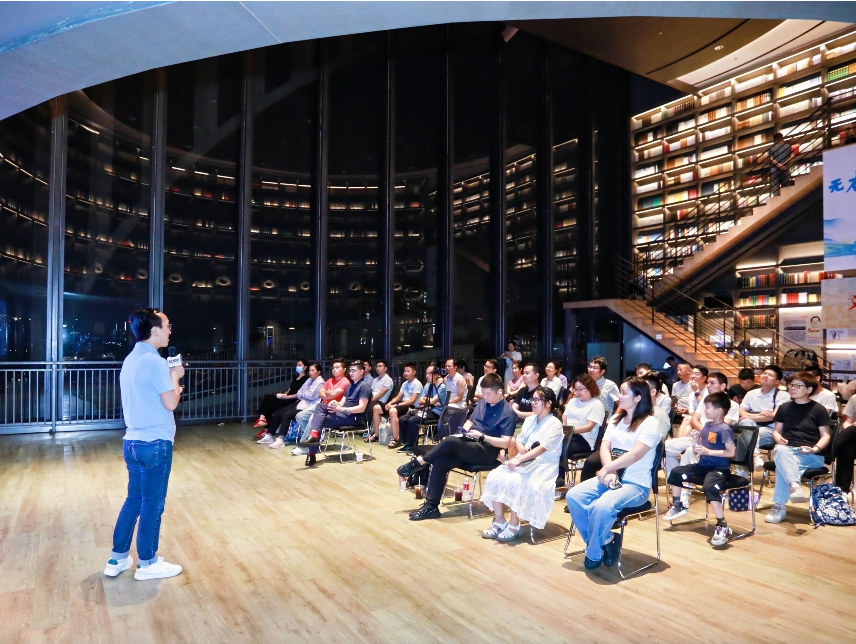阅读活动献礼特区，“爱阅之夜·阅读分享会|奇迹之城的时代回响——庆祝深圳经济特区建立45周年特辑”火热开启