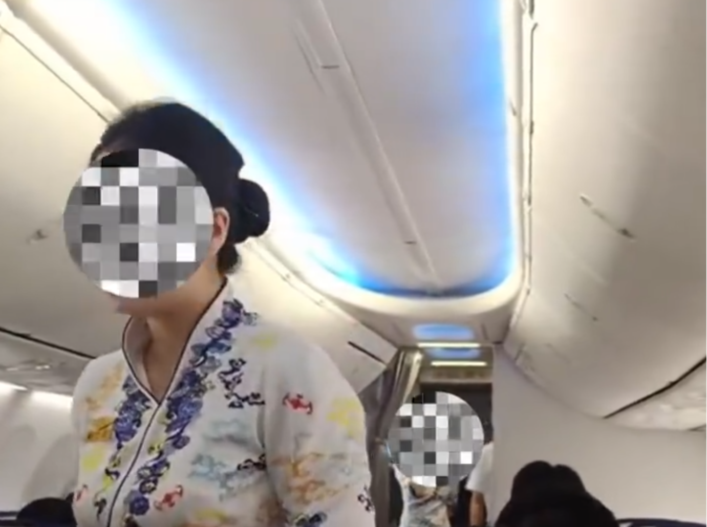 海南航空回应“2人上错飞机”：有旅客未及时下机