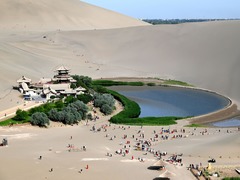 月牙丰满！中国“沙漠第一泉”迎水深水域20余年最大值