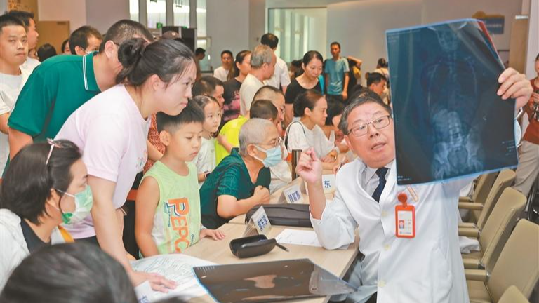 光明区开展全民全生命周期健康管理计划健康大讲堂