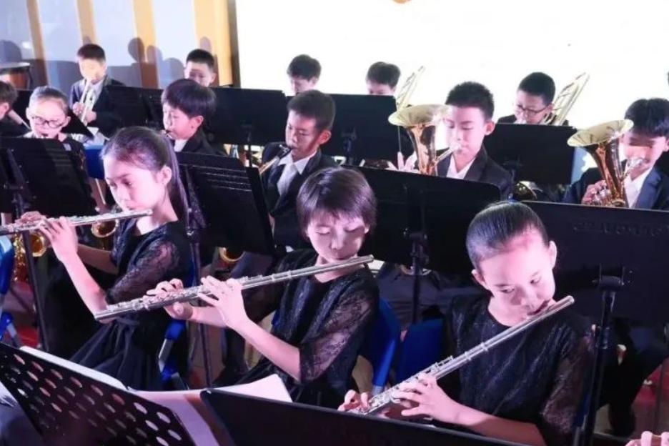 南外二实举行天堂鸟管乐团2025夏季音乐会