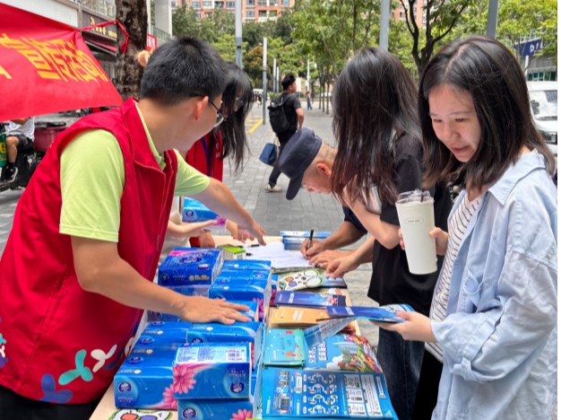 南山区西丽街道云城社区开展垃圾分类宣传