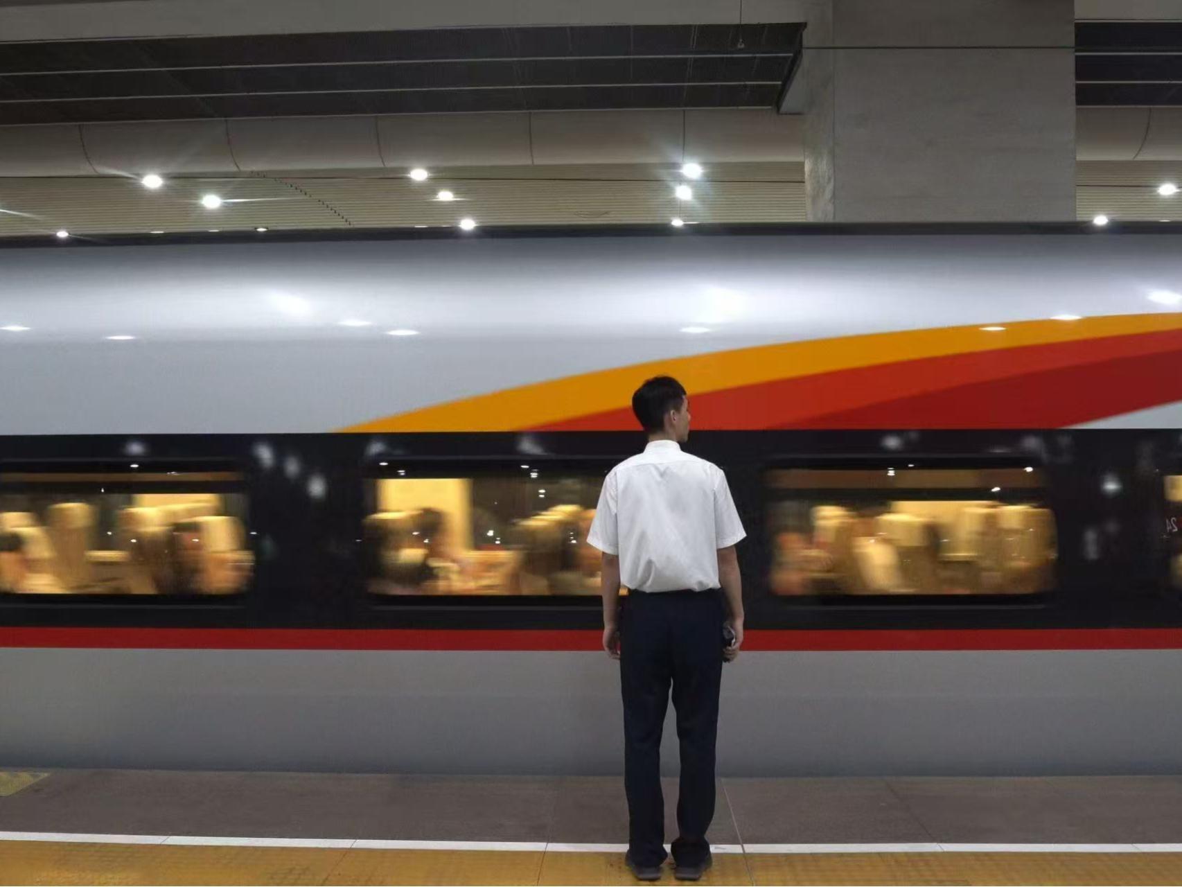 暑运火热：深圳-太原首开动卧列车 广州南始发夜间高铁