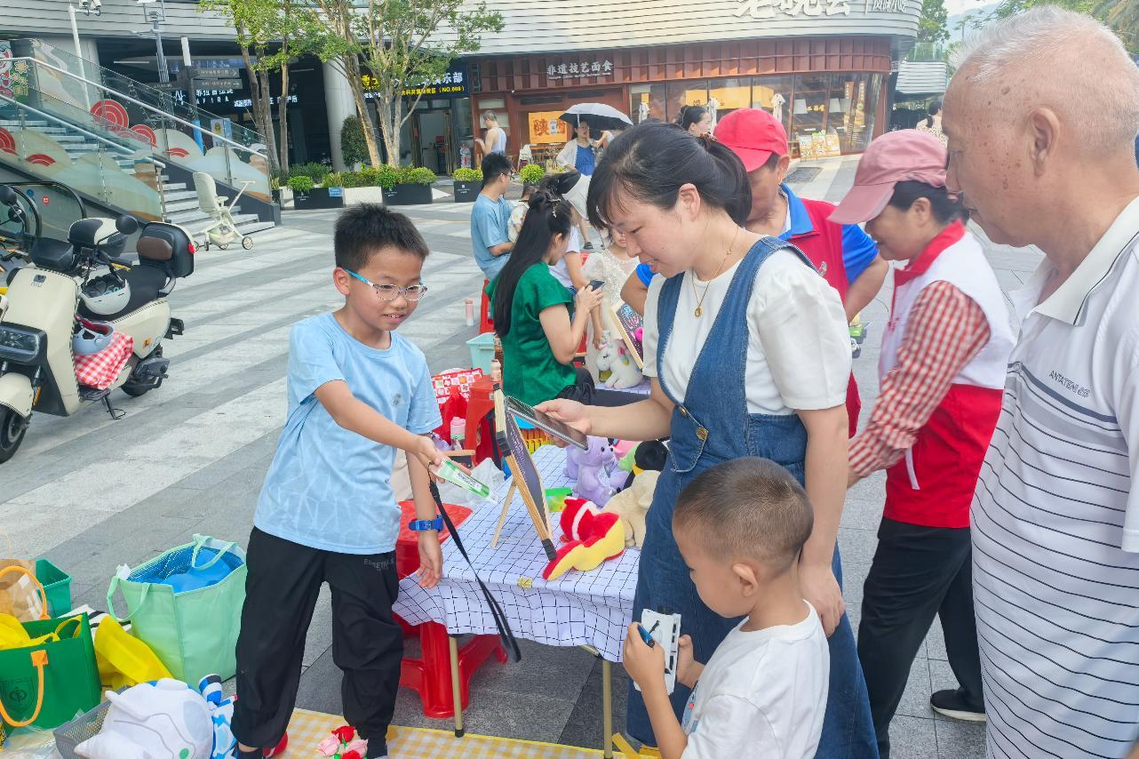小掌柜带“货”交换快乐，云谷跳蚤市场童趣开市