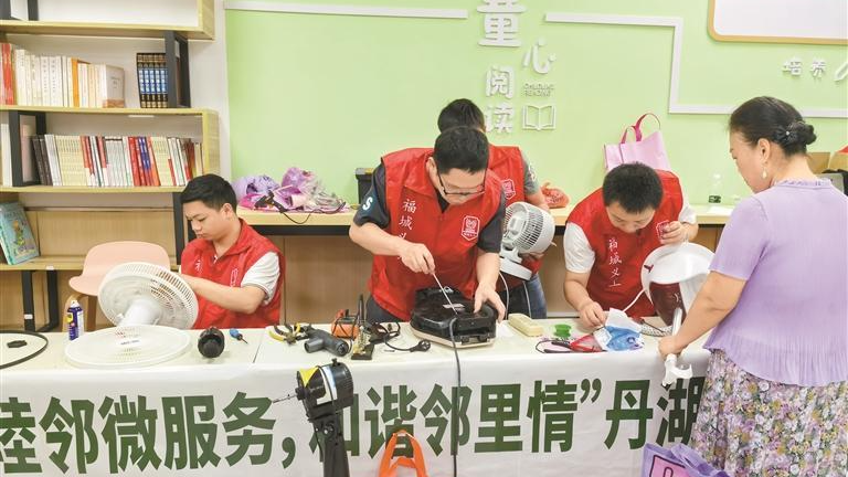 丹湖社区：亲邻集市成了街坊们的“固定温暖日”