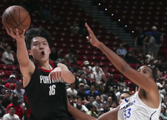 （体育）（12）篮球——NBA夏季联赛：杨瀚森首秀 开拓者胜勇士