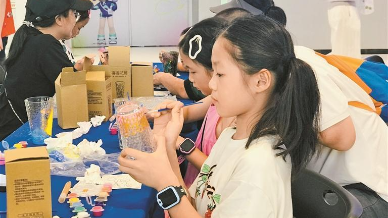 光明：多彩活动助青少年健康成长