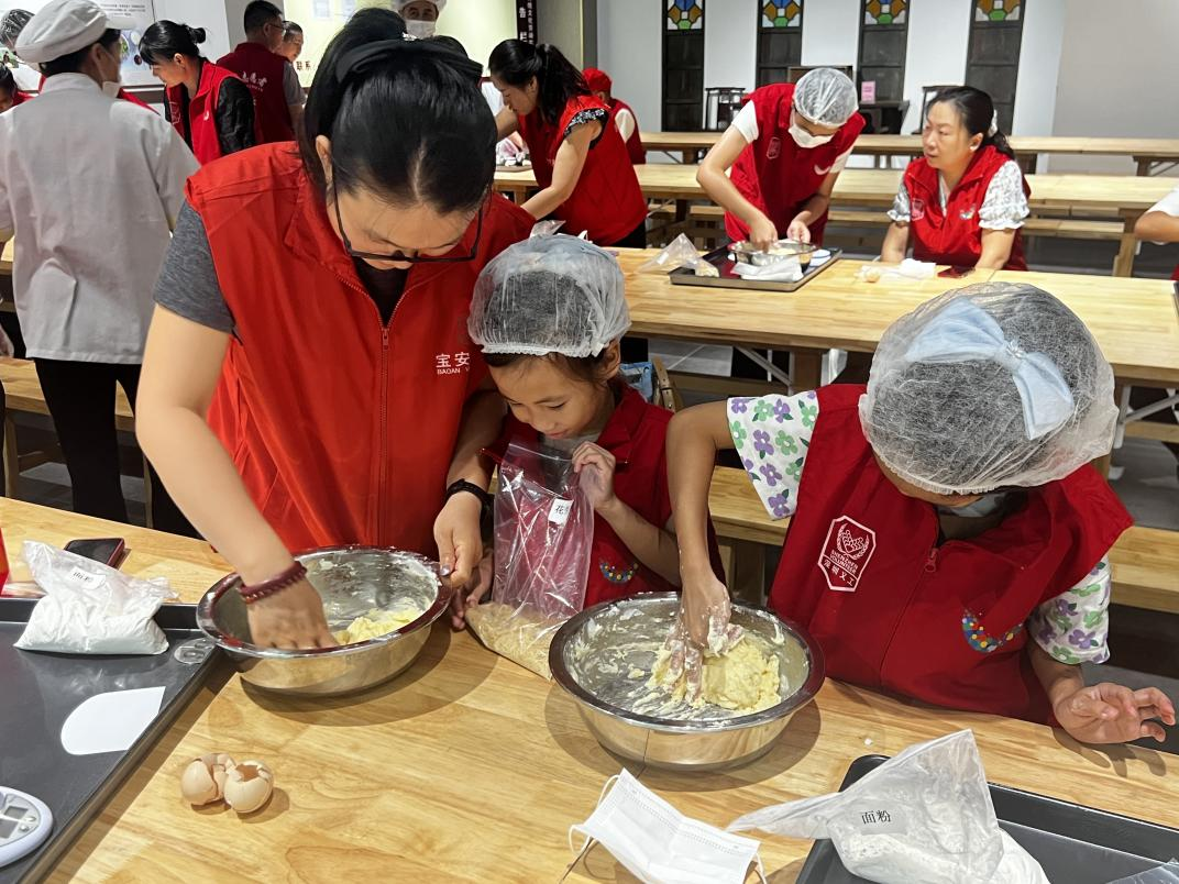 新安上合社区开展亲子志愿者非遗美食研学活动