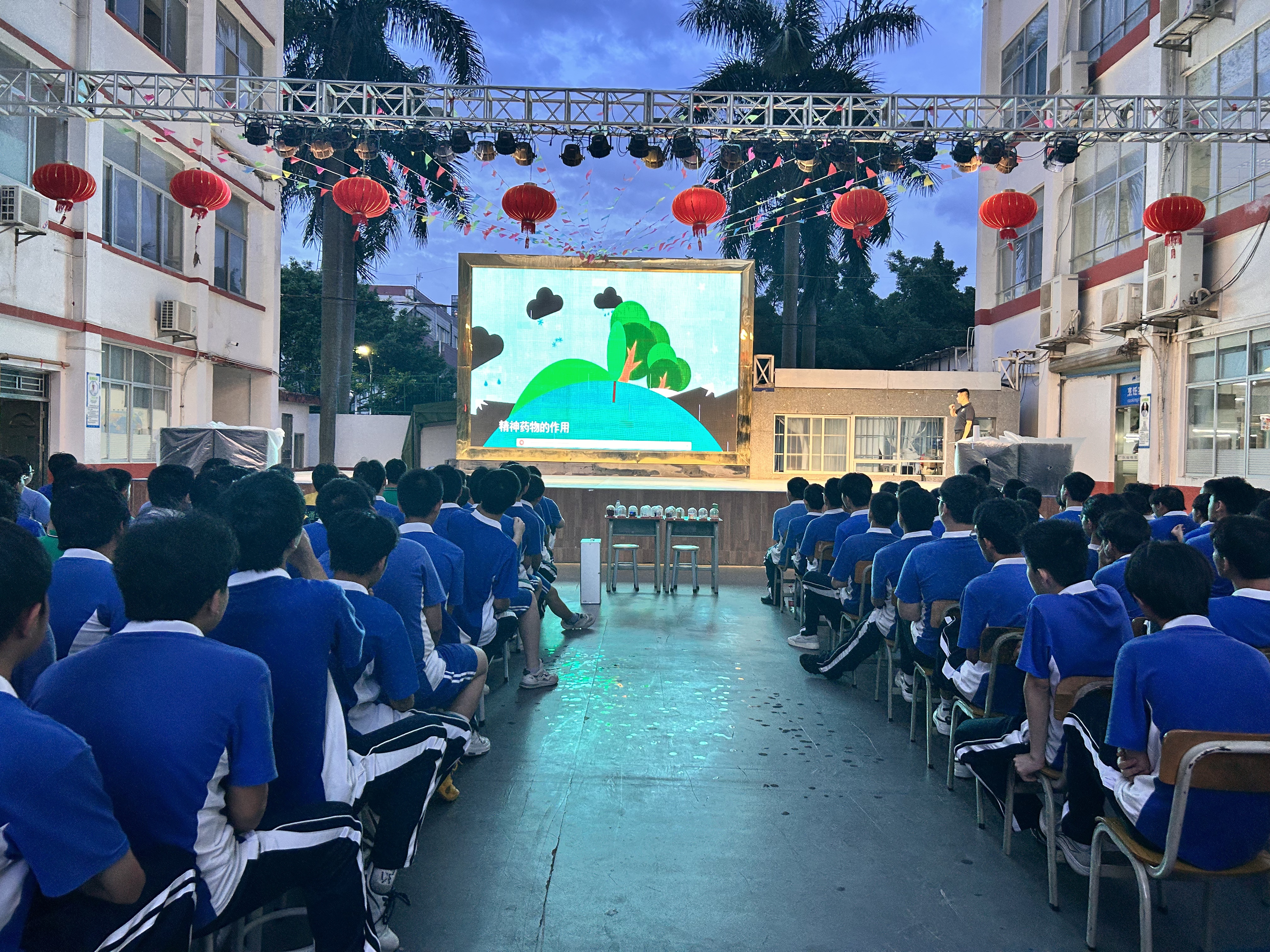 坪山街道筑牢校园无毒防线