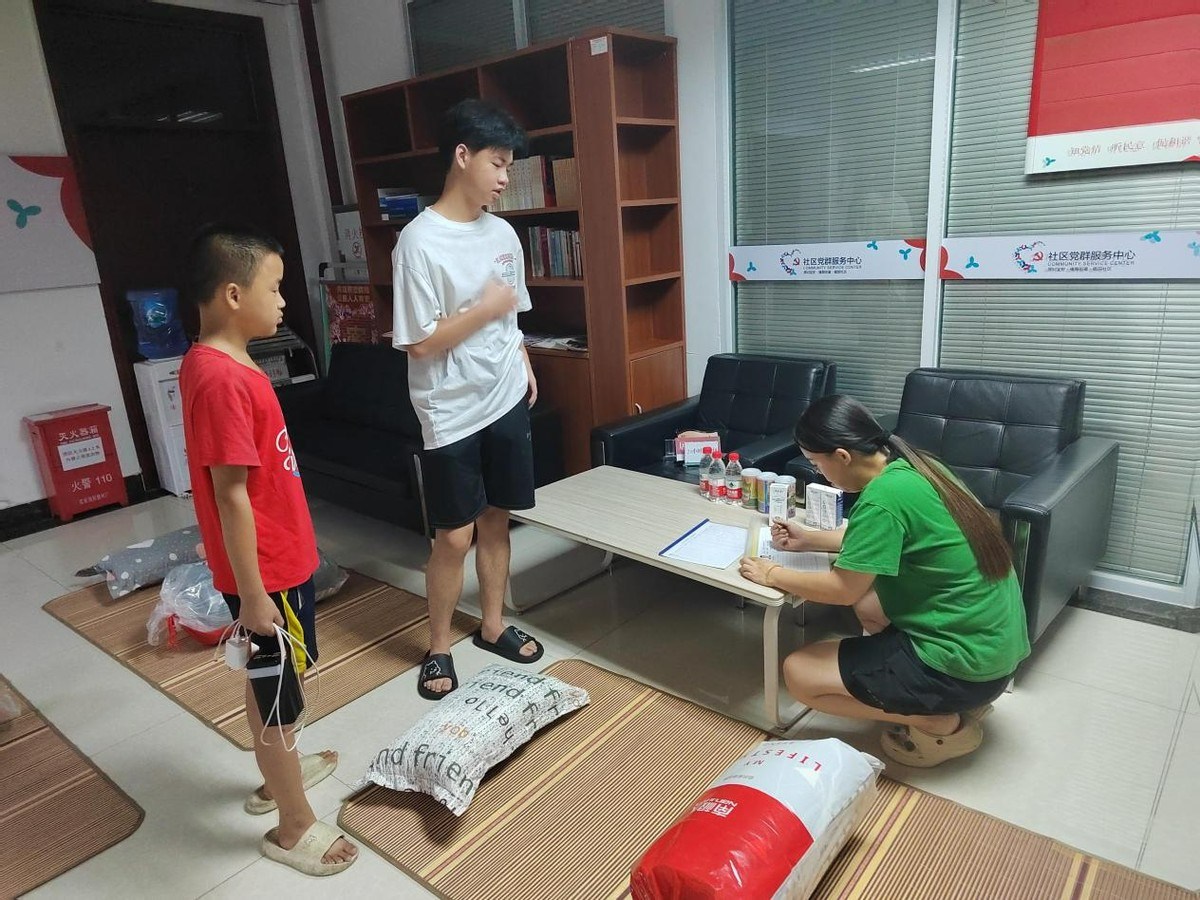 福海街道：工作站变“避风港” 网线阻路忙处置