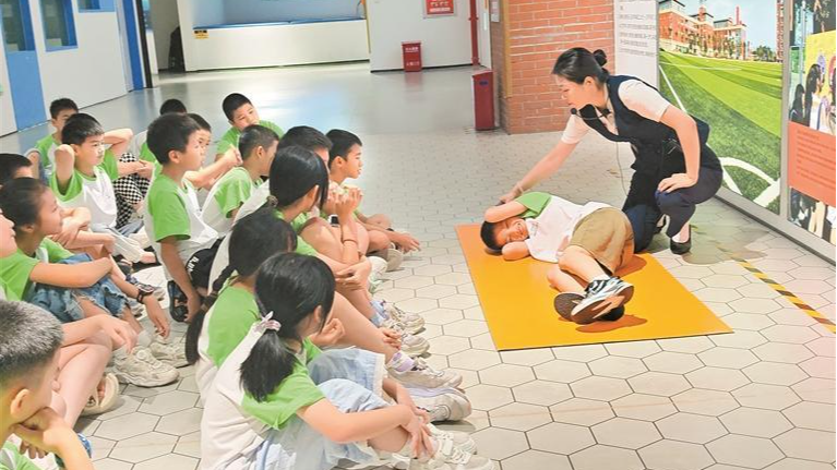 新湖楼村社区科技赋能暑期安全教育