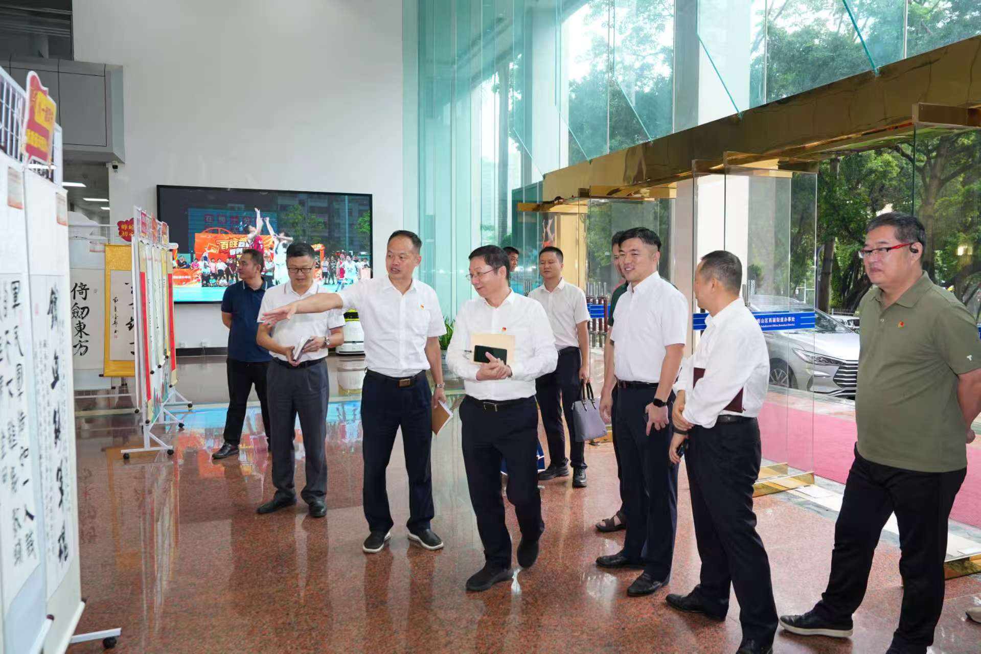 南山区西丽街道曙光社区举办“党旗引征程·翰墨颂军魂”书法比赛