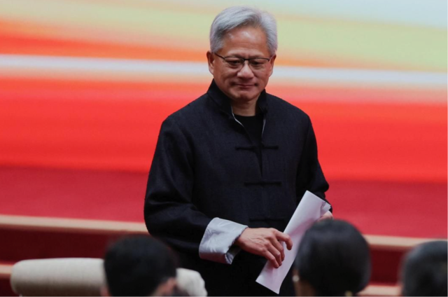 图：黄仁勋出席第三届链博会并发表演讲