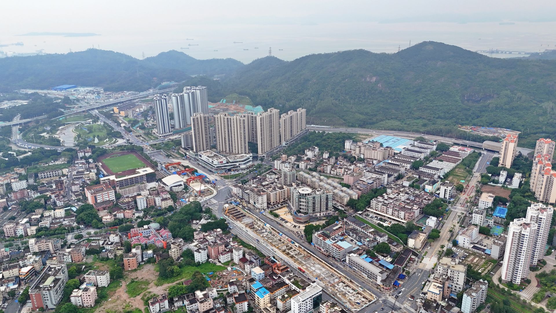 深惠城际大鹏支线葵涌站封顶 大湾区东部交通枢纽建设提速  