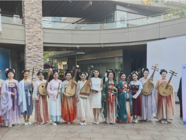 传统民乐玩出创新范儿！南山区举办“夏韵明华”沉浸式民族音乐会