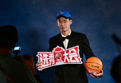 （体育）（3）篮球——2025年CBA选秀大会在青岛举行