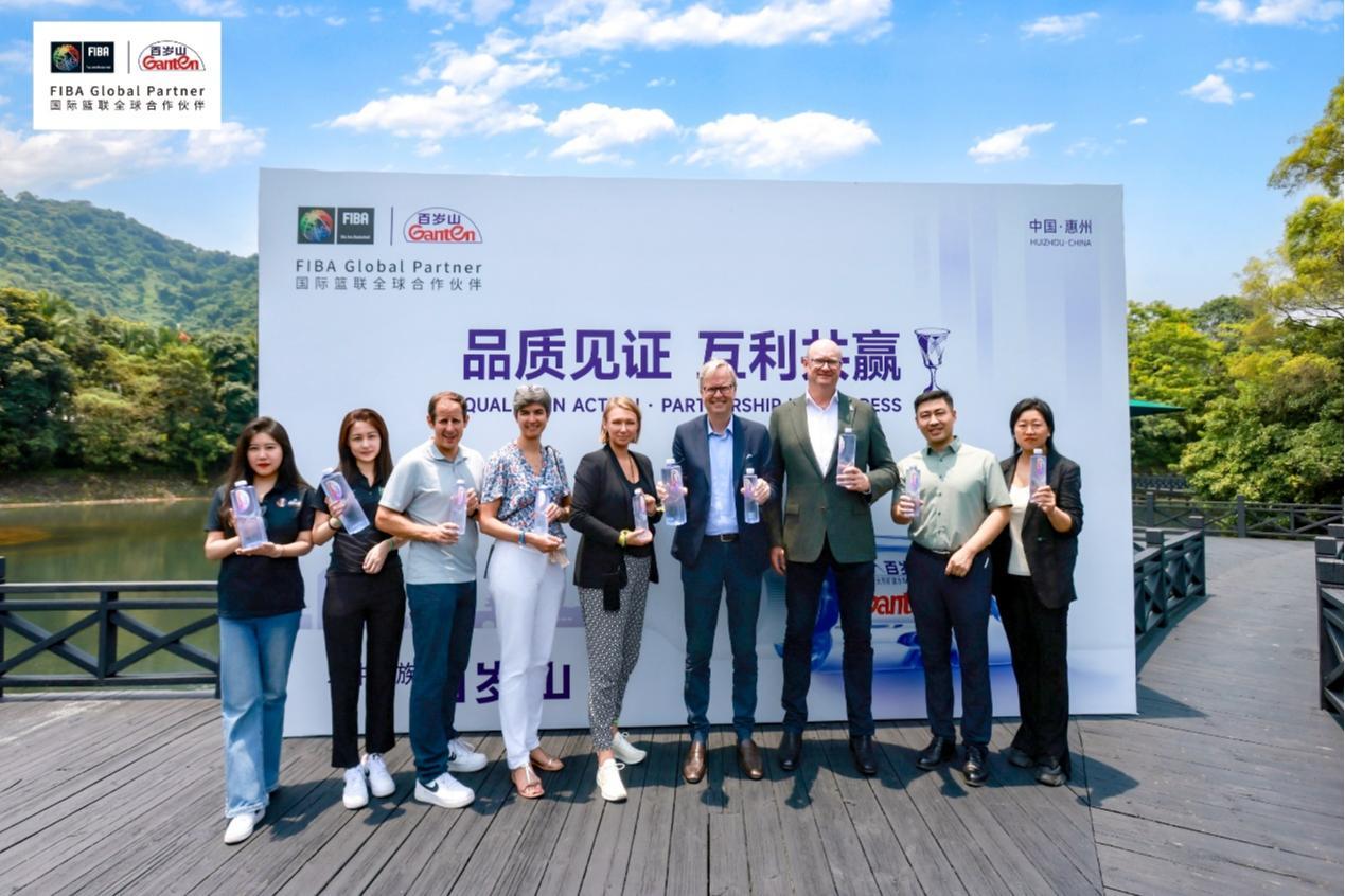 20年押注一条赛道，它连续16年称霸国内市场，把天然矿泉水卖到全球第一