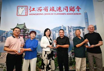 赣深港媒体携护林员参访江西省旅港同乡会