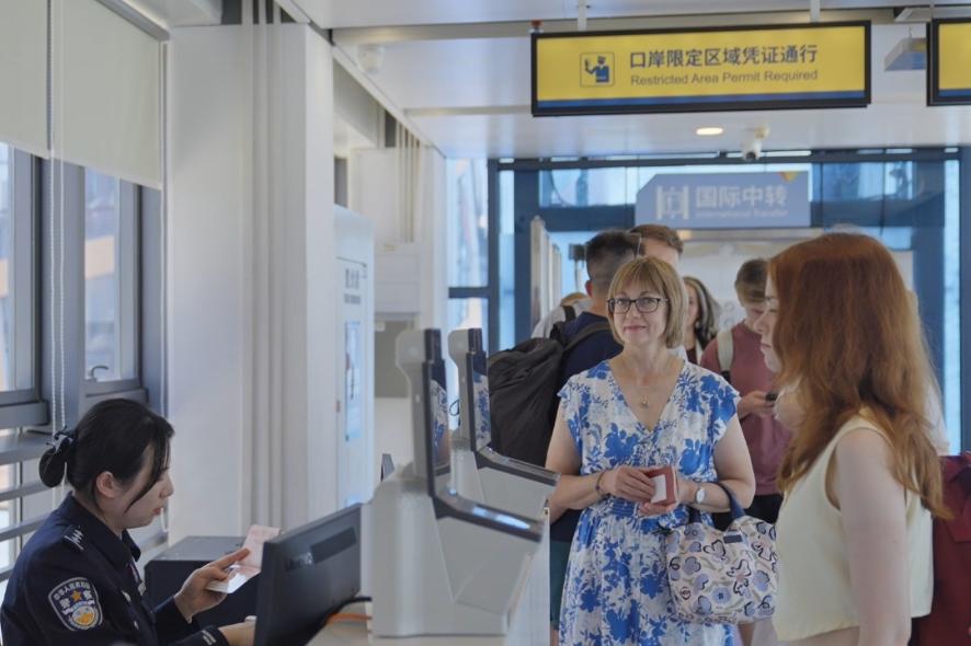 中转时间缩短两小时！全国首个海港口岸旅客国际中转区正式启用